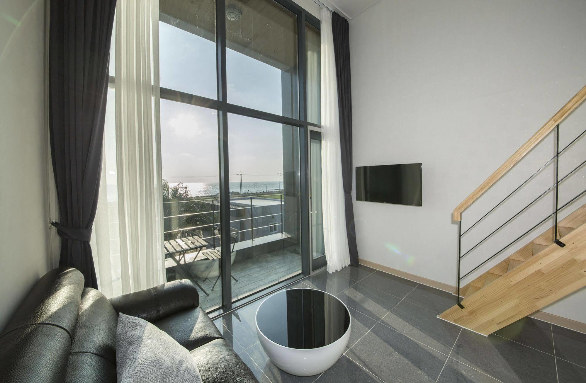 J Raum Resort Согвипхо Экстерьер фото