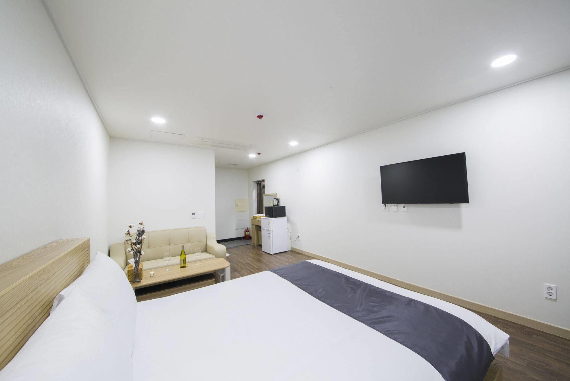 J Raum Resort Согвипхо Экстерьер фото