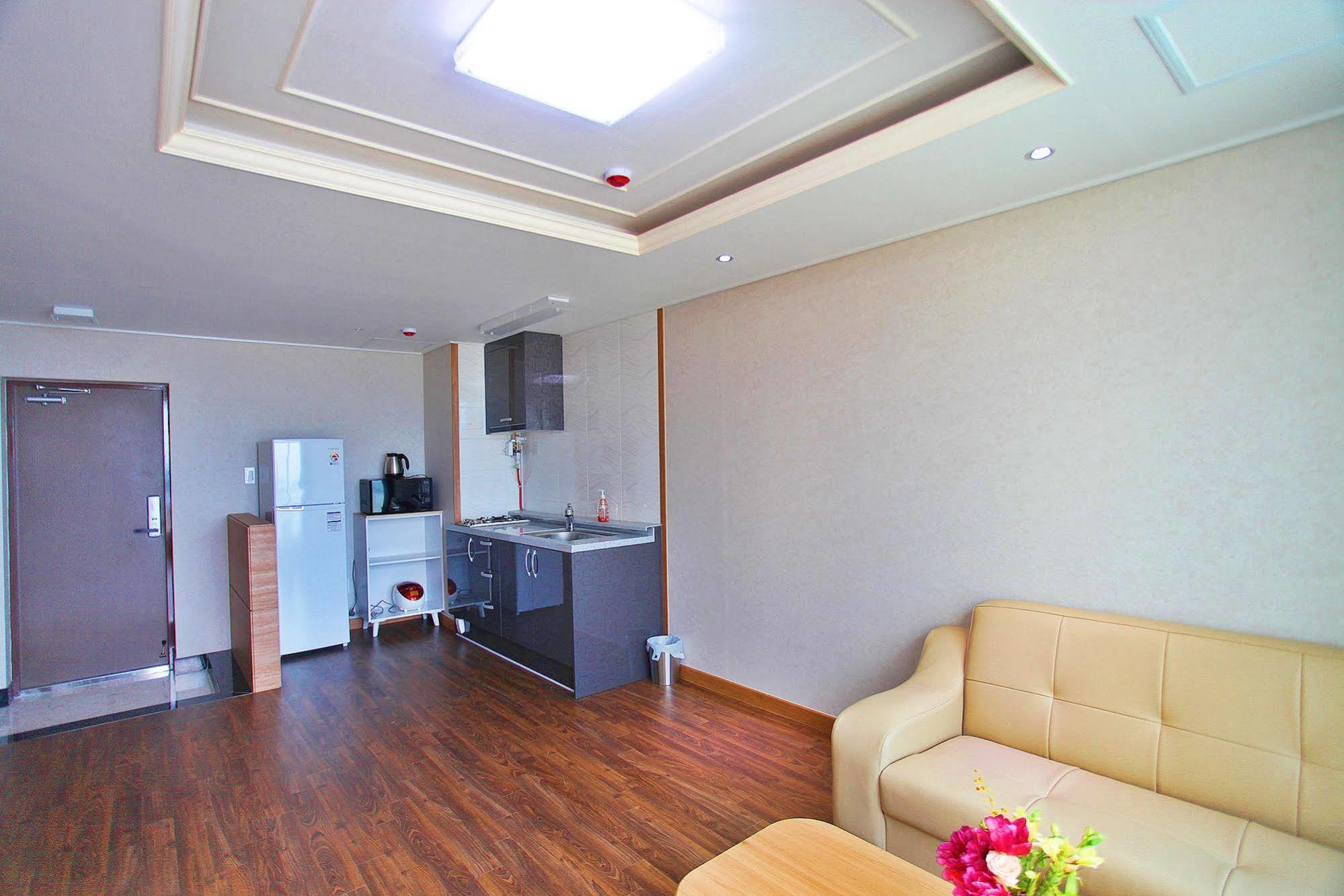 J Raum Resort Согвипхо Экстерьер фото
