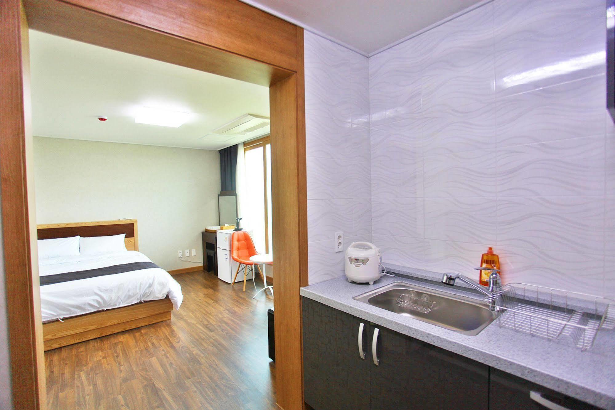 J Raum Resort Согвипхо Экстерьер фото