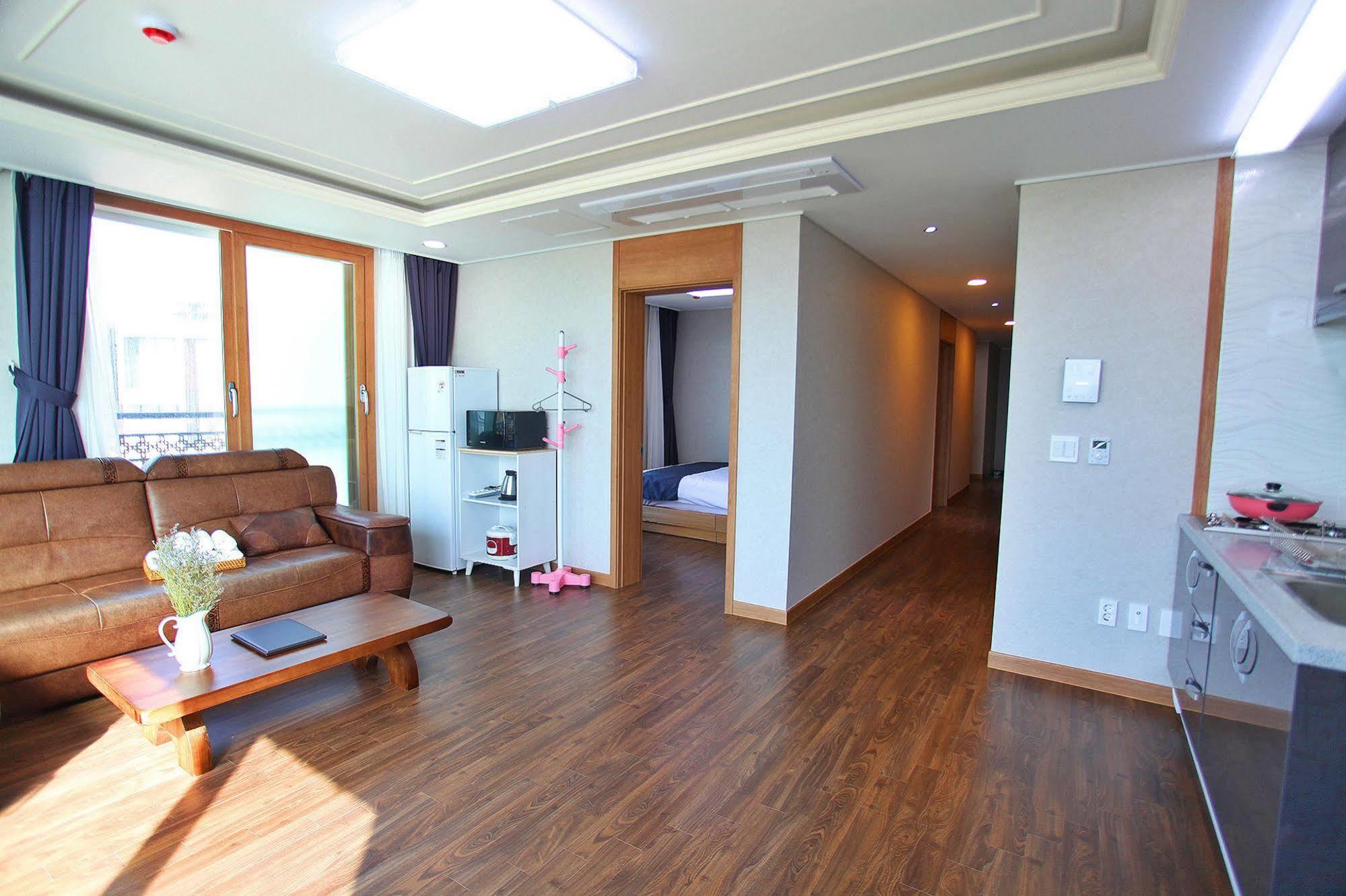 J Raum Resort Согвипхо Экстерьер фото