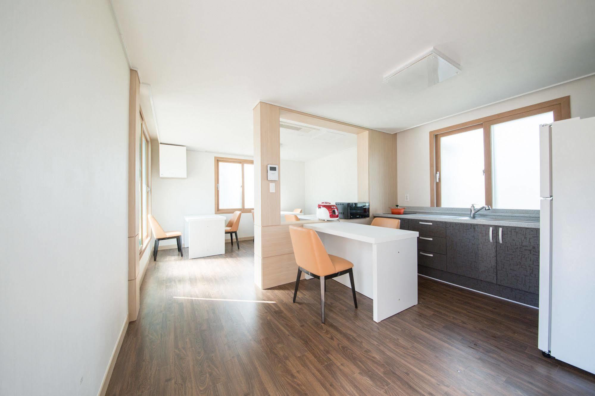 J Raum Resort Согвипхо Экстерьер фото